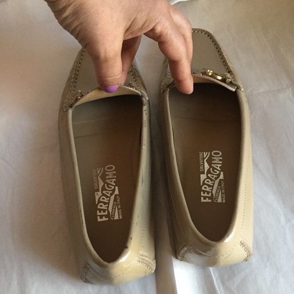 SALVATORE FERRAGAMO BEIGE PATENT MOCCASINS SZ-8 - Picture 5 of 8
